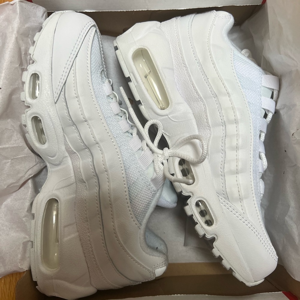 White Nike AirMax 95